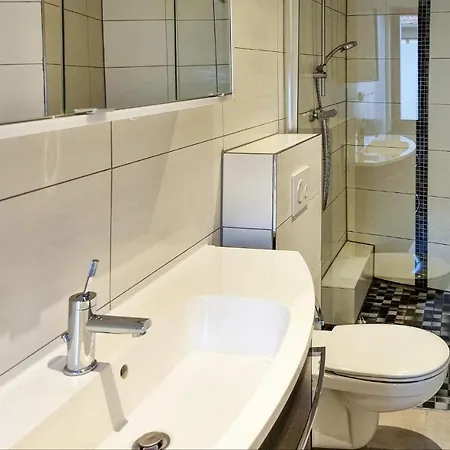 2 Bedroom Cozy In Apartment *